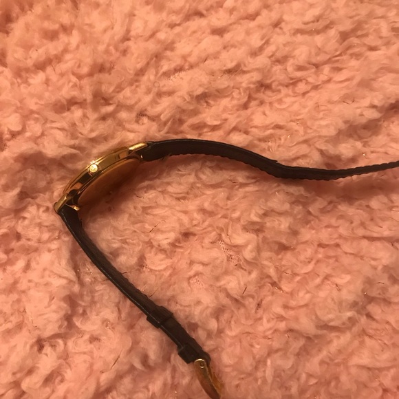 Authentic vintage Gucci watch with original band - Picture 5 of 6